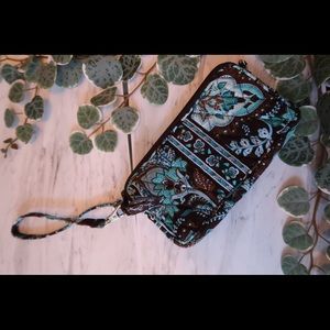 vera bradley wristlet